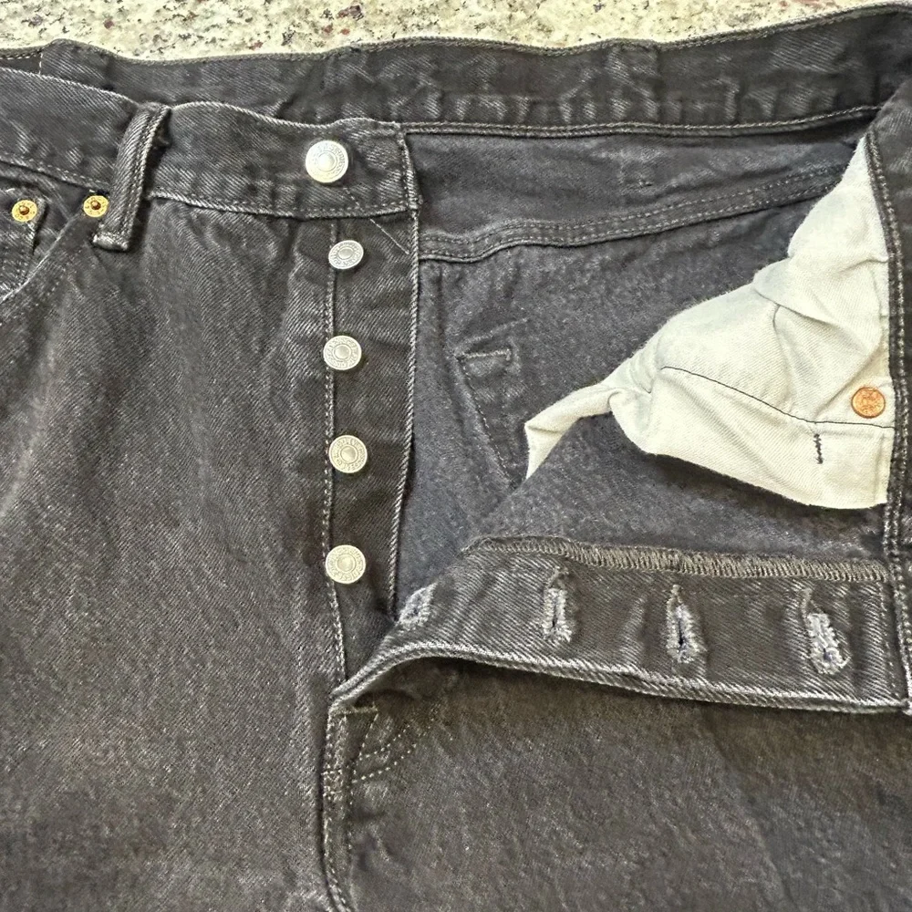 Levi's Vintage 501‎ Men's Black Straight Leg Button Fly Y2K Jeans 38/30